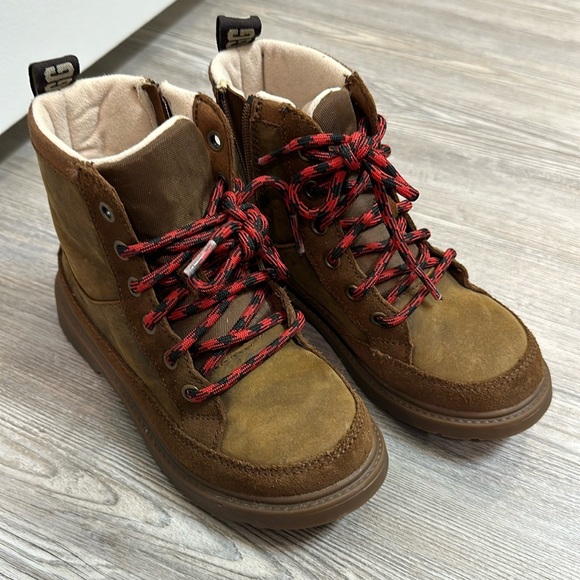 Girls Ugg boots - Picture 1 of 5